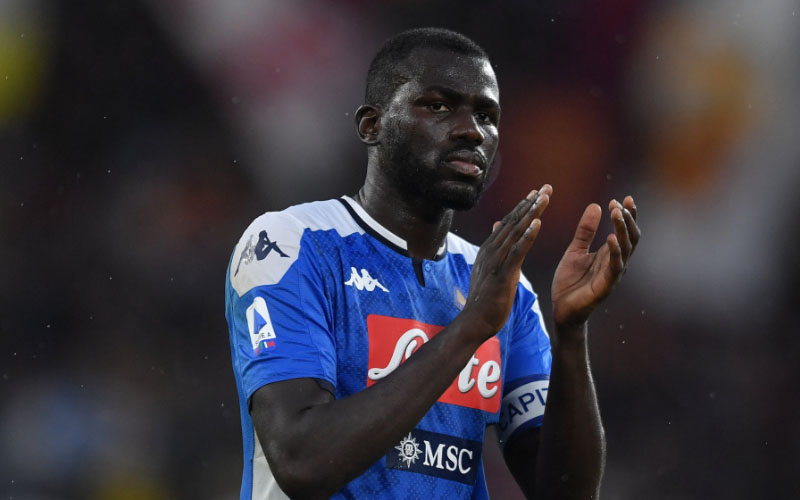 Kalidou Koulibaly với phong cách chơi cứng rắn