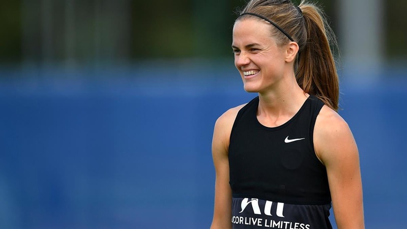 Khoảnh khắc trên sân tập luyện của nữ cầu thủ